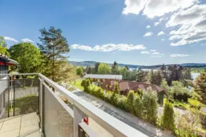 V&yacute;hled z balk&oacute;nu jednoho z apartm&aacute;nu resortu Korzo Lipno